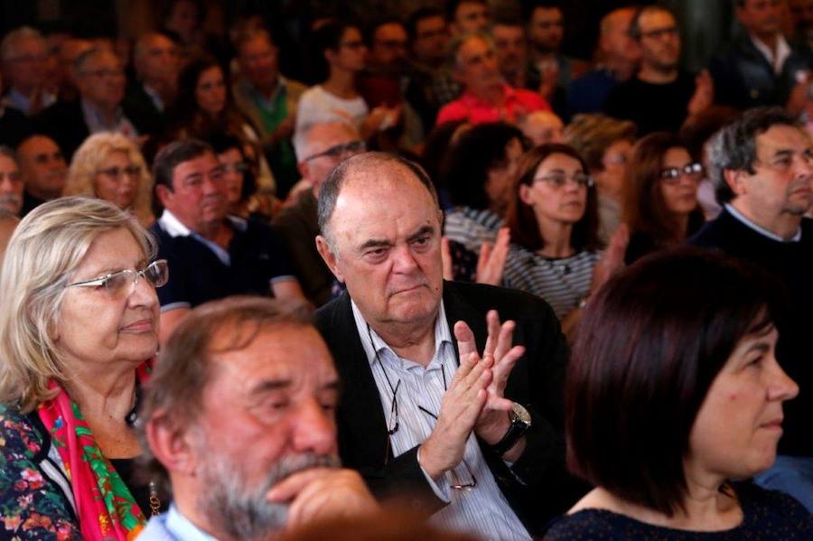 Decenas de familiares, amigos y destacados dirigentes de CC OO e IU de Asturias han dado su último adiós al sindicalista y exconcejal ovetense Emilio Huerta, 'Triqui', fallecido a los 73 años a causa de un cáncer. El secretario general del sindicato, José Manuel Zapico, y el exsecretario general de la coalición Gerardo Iglesias son algunos de los que han dedicado unas últimas palabras en el acto de despedida celebrado en el tanatorio de Los Arenales. 