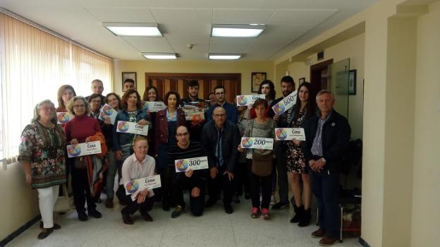 Los ganadores recibieron ayer sus premios. :: LVA
