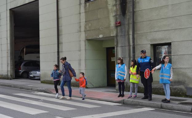 Los alumnos del colegio Alejandro Casona, agentes por un día