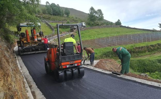 Concluyen las obras de mejora de acceso a Bustantigo, en Allande