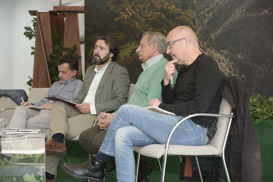 Representantes de todos los lugares reconocidos como Pueblo Ejemplar de Asturias se han dado cita en Bueño, galardonado en el año 2012, en el marco del encuentro que cada año promueve la Fundación Princesa de Asturias. Las palabras de la directora, Teresa Sanjurjo, y una ponencia sobre hórreos han abierto la jornada. 