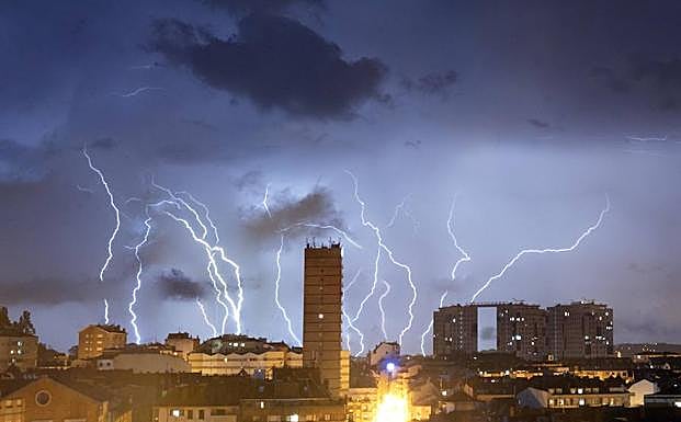 Noche de rayos y truenos en Asturias