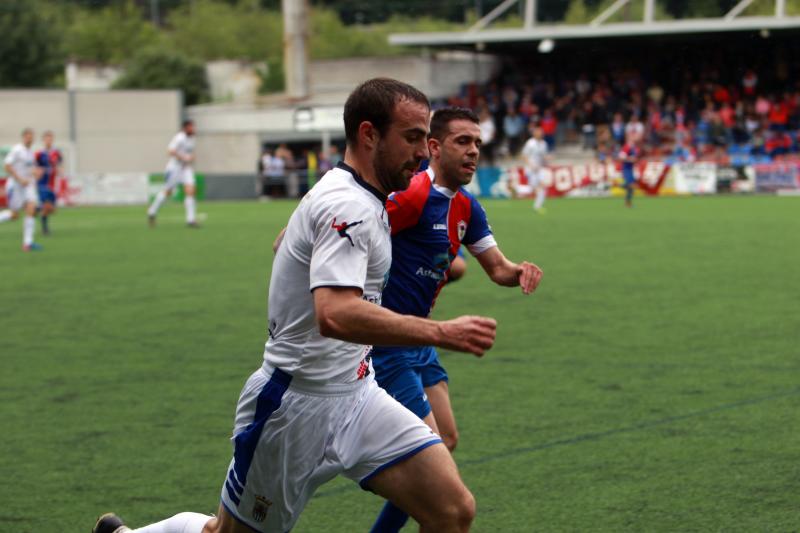 El equipo de Hernán Pérez golea al conjunto riojano y hoy estará en el sorteo para la eliminatoria final de ascenso a Segunda B