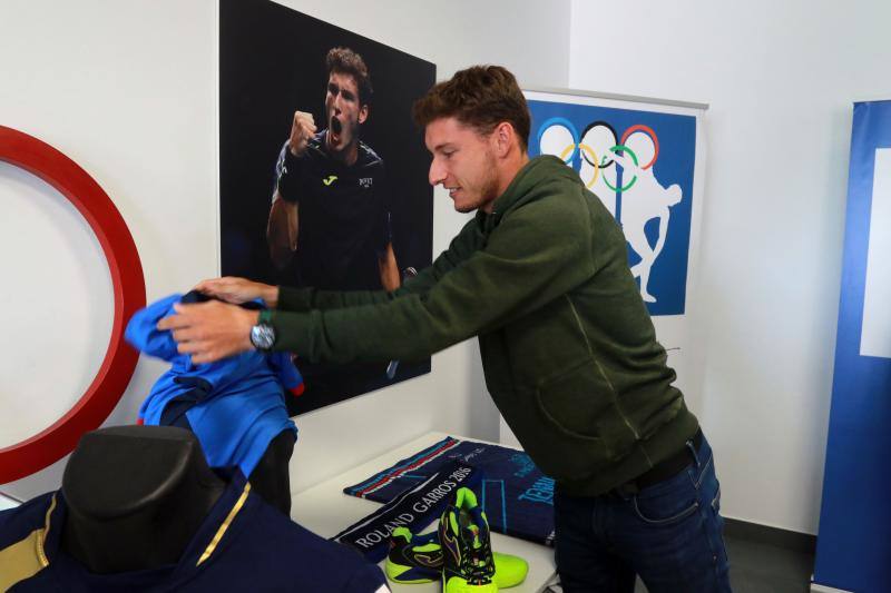 Fotos: Pablo Careño dona al Museo del Deporte de Mieres la raqueta y la camiseta con las que ganó en Winston Salem