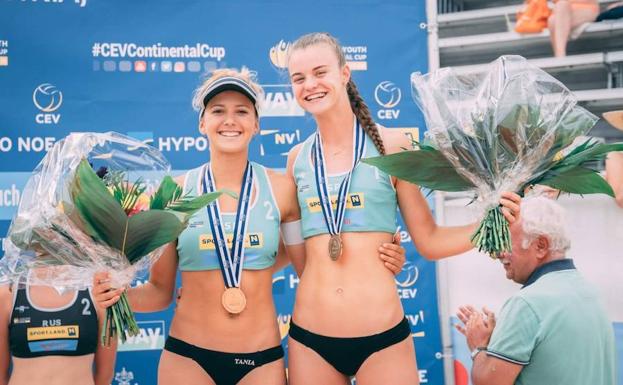 Tania Montero y Daniela Álvarez, con sus medallas de Bronce.