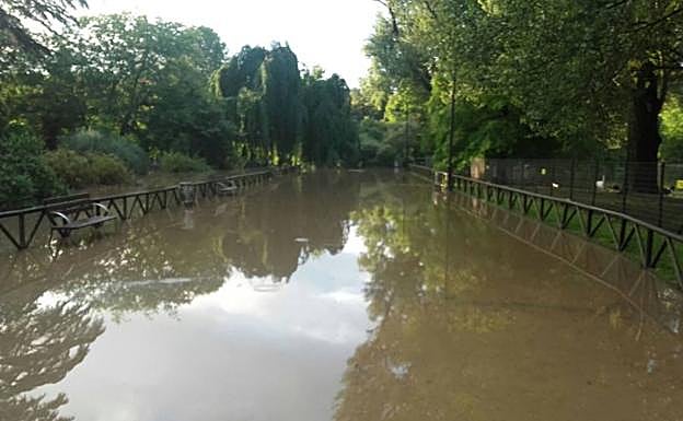El parque de Isabel La Católica, anegado.