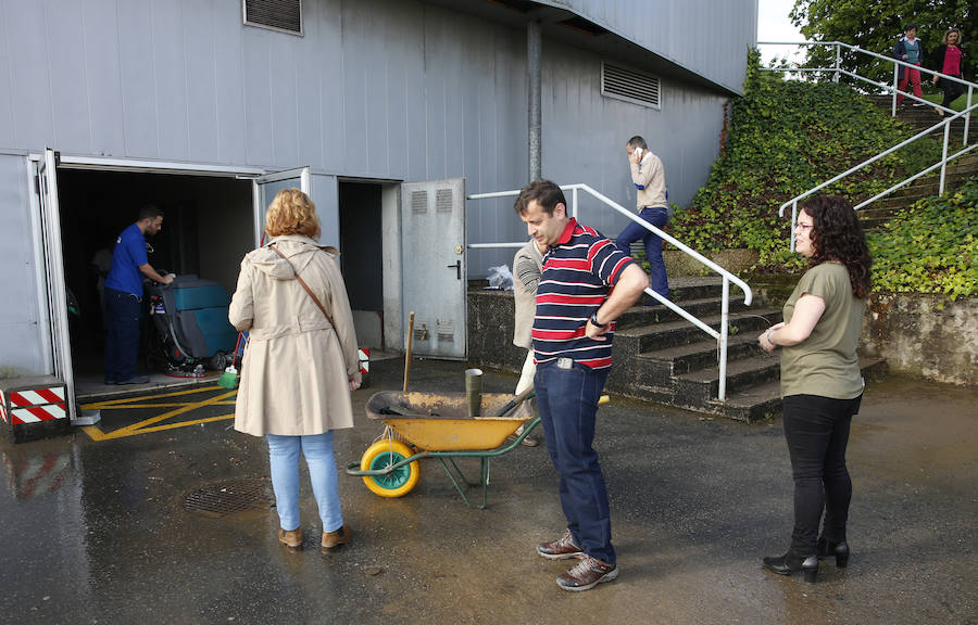 Han resultado afectados laboratorios, la cafetería y numerosas zonas comunes del centro de la Universidad de Oviedo