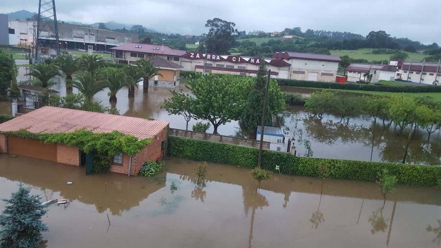 Numerosas zonas de la ciudad han registrado inundaciones e importantes daños tras las intensas lluvias registradas este fin de semana