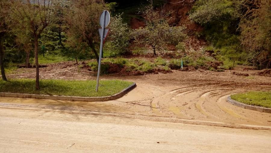 Las inundaciones anegaron varias calles del casco urbano y los comercios del centro de la localidad