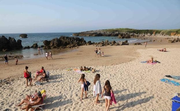 La playa de Toró, en Llanes, una de los seis arenales de Asturias con 'Q' de Calidad. 