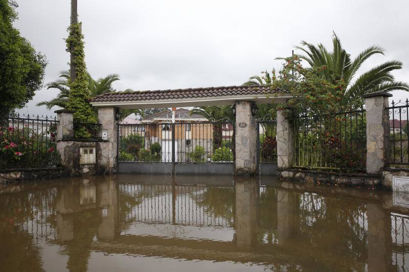 La limpieza en distintas zonas de la ciudad y el balance de daños ocupa este martes a los afectados por la lluvia caída en los últimos días