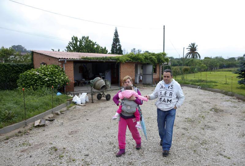 La limpieza en distintas zonas de la ciudad y el balance de daños ocupa este martes a los afectados por la lluvia caída en los últimos días