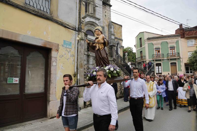 Rodrigo Cuevas, que reside desde hace año y medio en Piloña, fue el encargado de dar el pregón