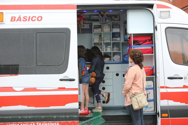 102 alumnos de infantil participaron en un simulacro y un taller impartido por técnicos de transporte sanitario