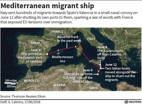 Aplausos y muestras de alegría de los inmigrantes a su llegada a España