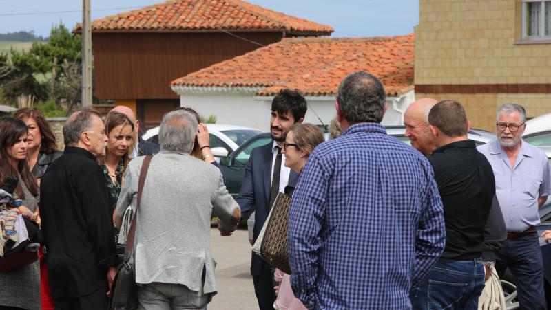 La parroquia gozoniega de Laviana, de donde era natural, acogió el funeral por el responsable de prensa de la Universidad