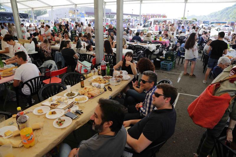 La merienda campestre comenzó pasadas las cinco de la tarde