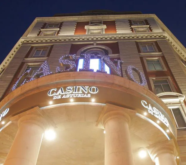 Fachada exterior del Casino de Asturias en Gijón. 