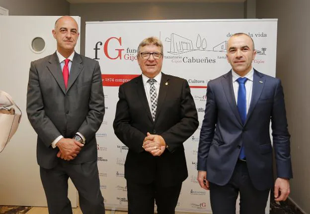 Javier Fano, Fernando Galeano y Daniel Iglesias, ayer, en la inauguración de Memoranet. 