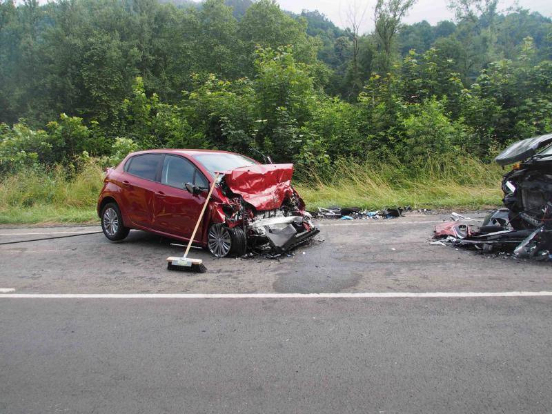 Una joven de 24 años de Cangas de Onís ha fallecido en un accidente ocurrido en la AS-114 en Corao en el que se han visto implicados cuatro vehículos. Otras dos personas han resultado heridas de consideración.