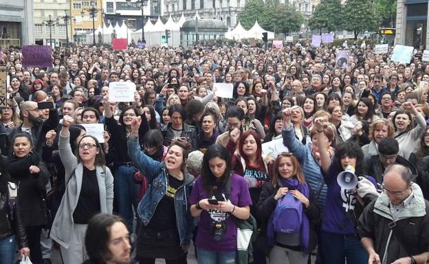La Plataforma Feminista d'Asturies sale a la calle y convoca concentraciones a las 19 horas