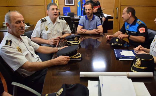 La recepción al nuevo jefe superior de Policía de Asturias, Juan Jesús Herranz.