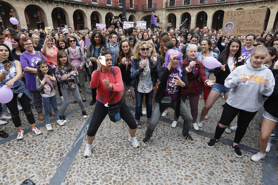 Cientos de personas secundan las concentraciones de rechazo a la salida de prisión de los miembros de 'La Manada'