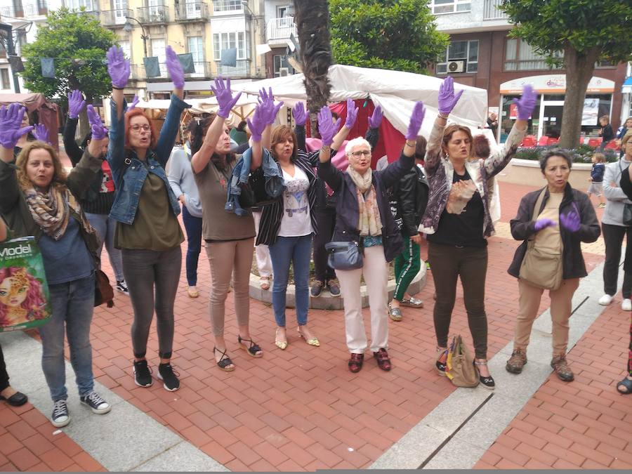 Fotos: Concentración contra la libertad provisional de &#039;La Manada&#039; en Luarca