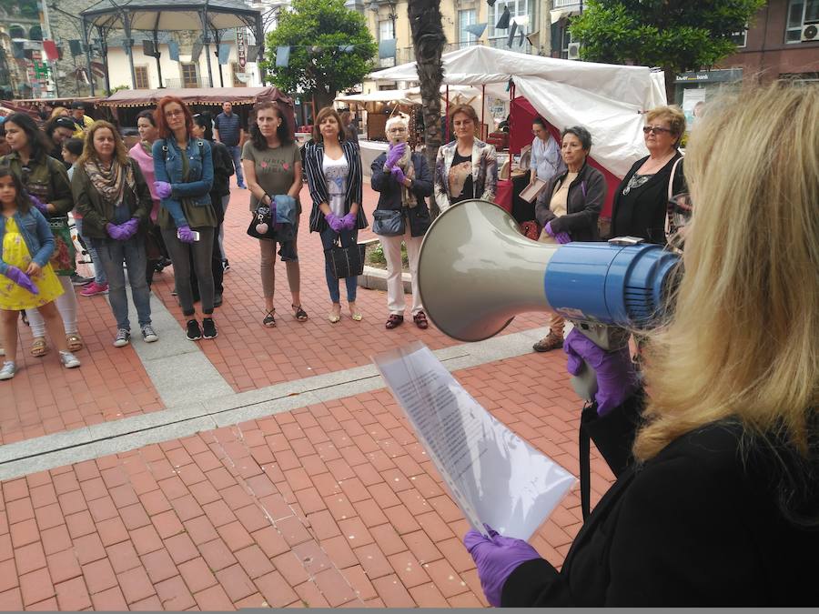 Fotos: Concentración contra la libertad provisional de &#039;La Manada&#039; en Luarca