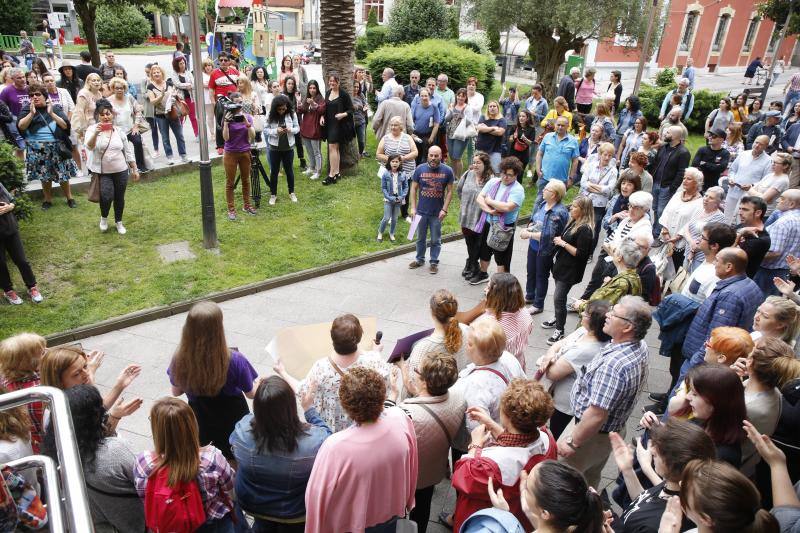 Los juzgados de la localidad fueron el escenario de una protesta contra la decisión de libertad provisional para los cinco acusados.