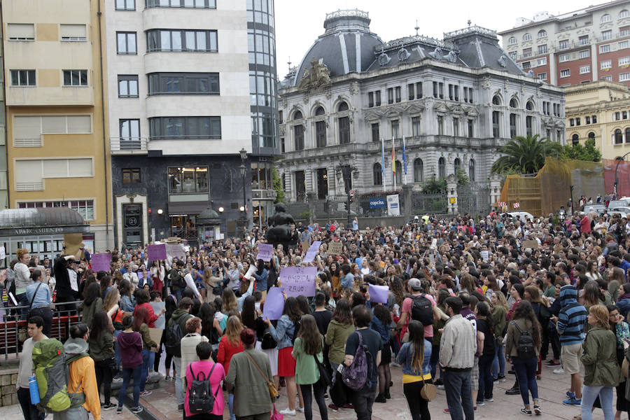 Fotos: Oviedo se manifiesta contra la libertad provisional de &#039;La Manada&#039;