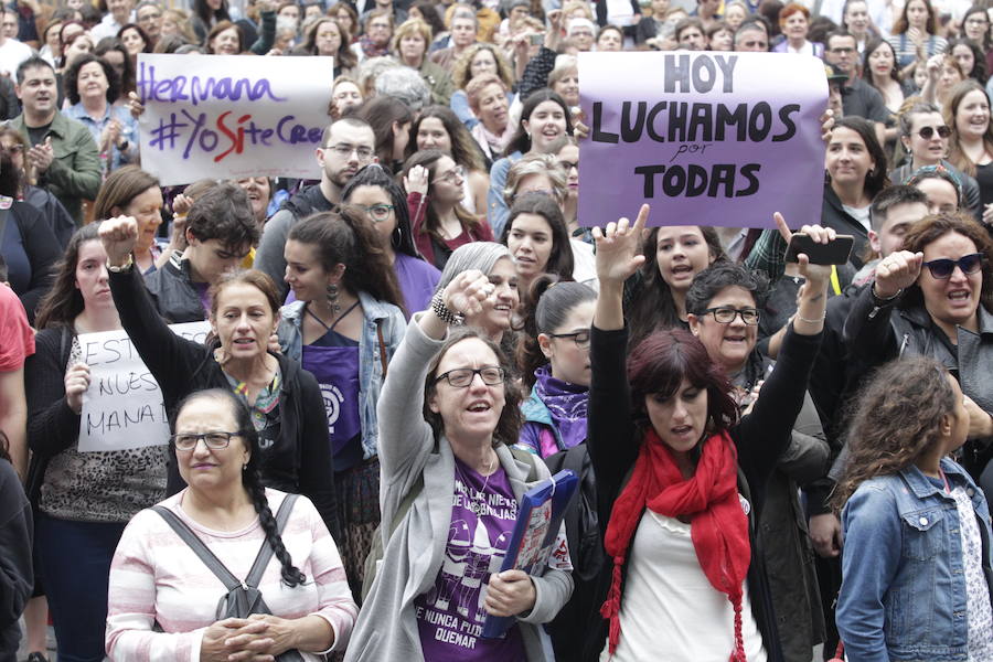 Fotos: Oviedo se manifiesta contra la libertad provisional de &#039;La Manada&#039;