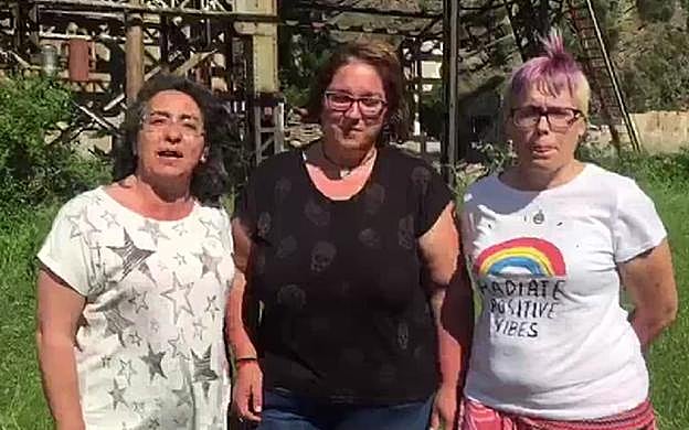 Tres vecinas de la localidad leonesa de Ciñera, que vivió una situación simular, protagonizan un vídeo de apoyo a los afectados. 