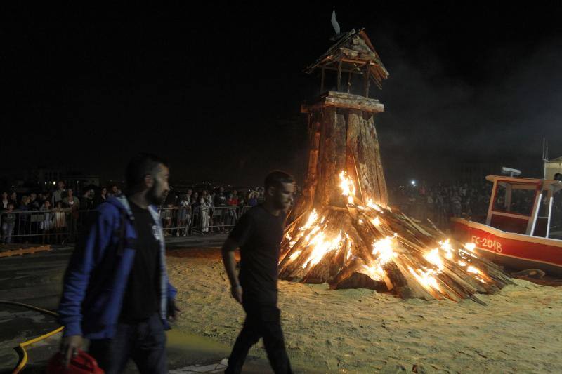 Fotos: La noche de San Juan ilumina Gijón