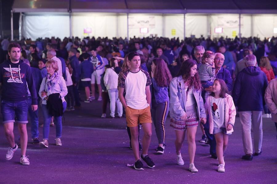 Fotos: La noche de San Juan ilumina Gijón