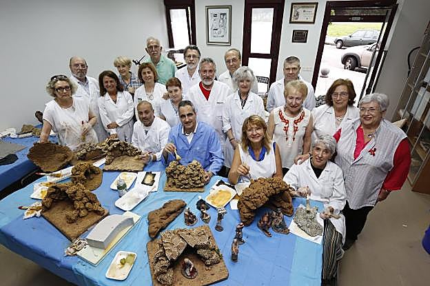 Integrantes de la Asociación Belenística de Gijón. 