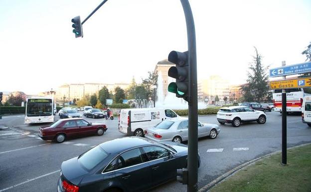 Imagen del tráfico en la plaza de Castilla. 