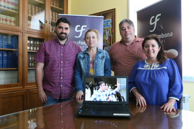 Adrián Vázquez, Amparo Antuña, Chus Solís y Ana González. 