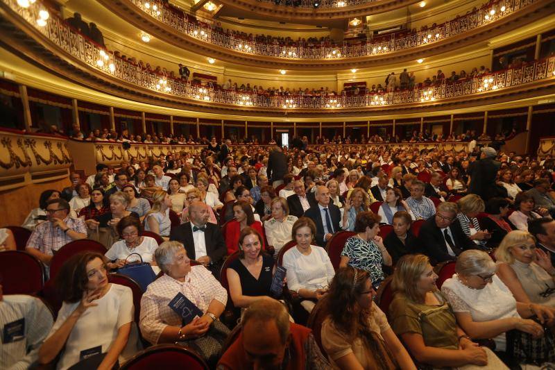 El teatro Campoamor vibró con el concierto de esta gran voz.