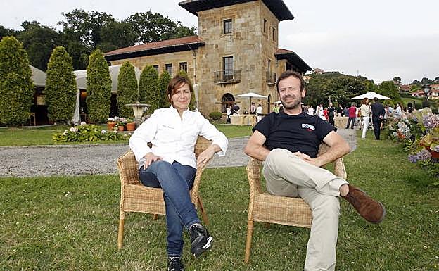 Esther y Nacho Manzano, en el Palacio de La Riega.