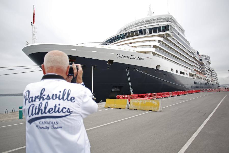 Con sus 293 metros de eslora y 8 metros de calado, llega a la ciudad con unos 2.000 pasajeros y es muy similar a su gemelo, Queen Victoria, que visitó la ciudad el 12 de abril. Ambos buques hacen escala en Gijón por primera vez