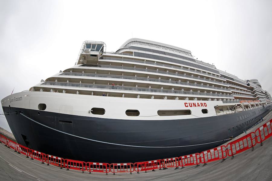 Con sus 293 metros de eslora y 8 metros de calado, llega a la ciudad con unos 2.000 pasajeros y es muy similar a su gemelo, Queen Victoria, que visitó la ciudad el 12 de abril. Ambos buques hacen escala en Gijón por primera vez