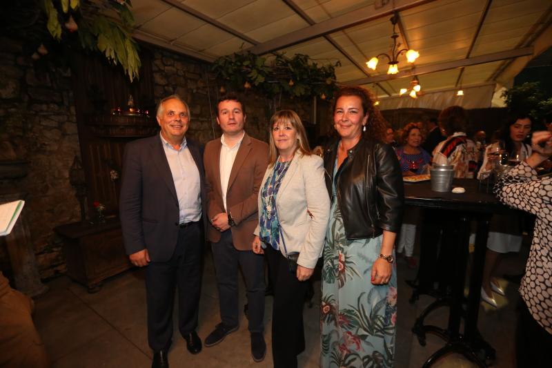 Pepe Fernández y Rubén González, de Caja Rural, con Carmen Pérez y Eva Reyes, de Agencia Inmobiliaria de La Cámara.