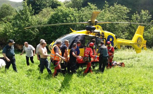 El herido fue evacuado en helicóptero por los servicios de emergencia