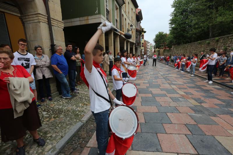 La imagen de San Pedro volvió a salir, como ya estradición, en procesión desde la capilla, seguida por numerosos fieles.