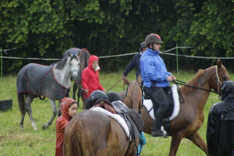 Medio centenar de binomios participaron en esta cita de la localidad ribadedense.