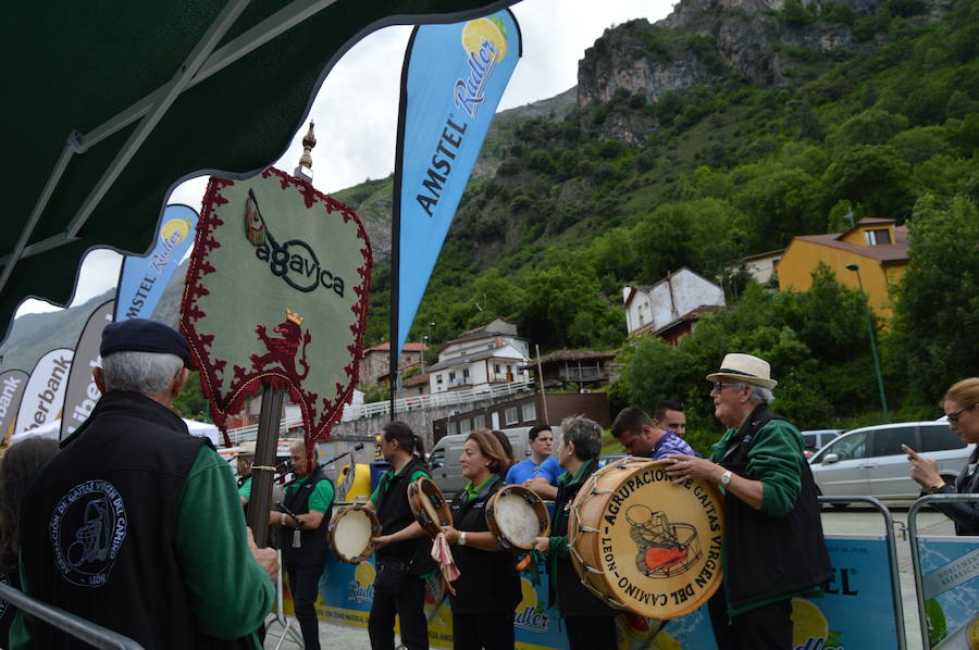 El duelo deportivo que enfrenta a leoneses y somedanos finalizó con la victoria leonesa en la séptima edición de una prueba donde prima el buen ambiente