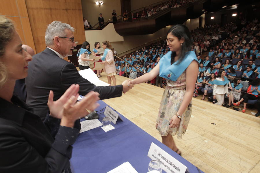 213 jóvenes se graduaron en el Auditorio Príncipe Felipe de Oviedo.