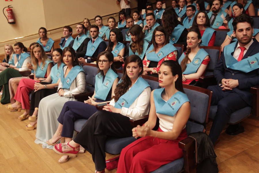 213 jóvenes se graduaron en el Auditorio Príncipe Felipe de Oviedo.