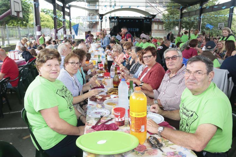 Los barrios y parroquias de la ciudad valoran la gran afluencia de pública a las celebraciones del fin de semana.